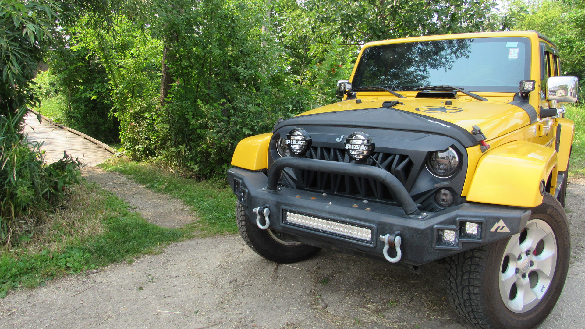 Yellow Jeep 1 Slider Banner 2