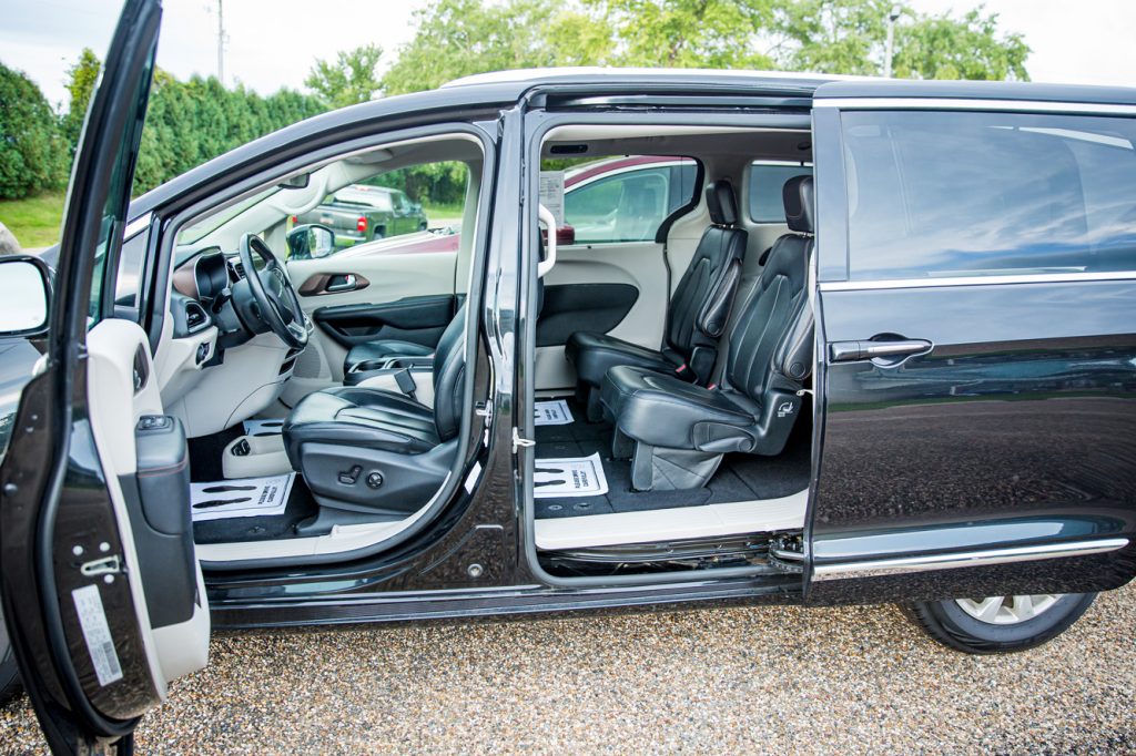 Gorgeous used 2019 Chrysler Pacifica for sale near Cedar Rapids and Iowa City, Iowa