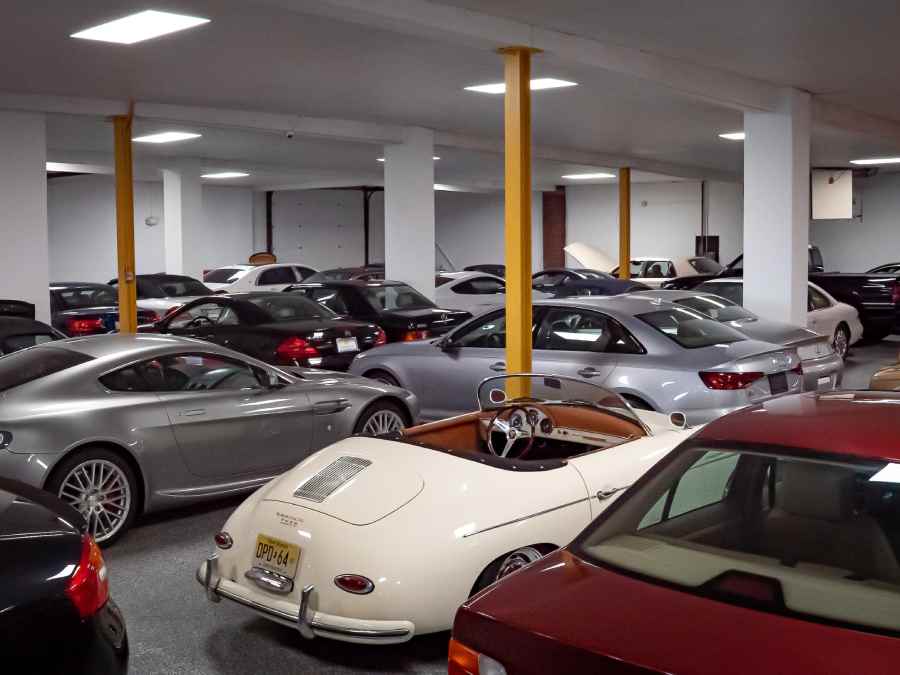 99cc64e05f67qq40cbba264595a4f0dc2d.jpg classic and modern luxury vehicles