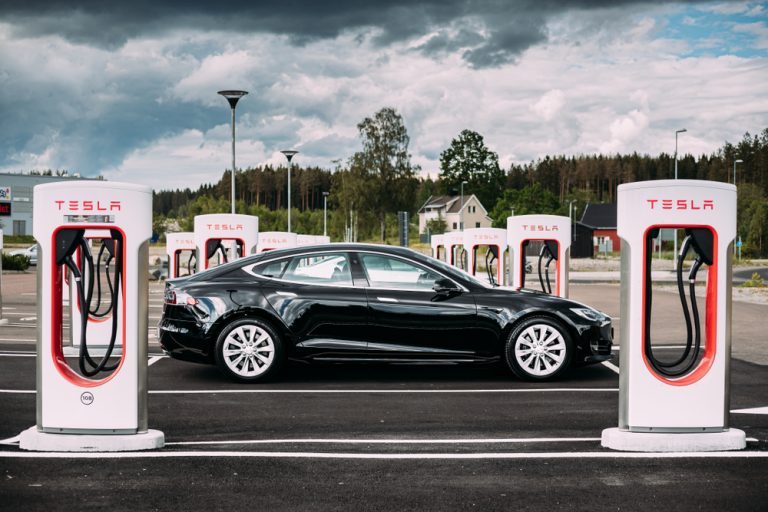 How Long Does A Tesla Battery Last?