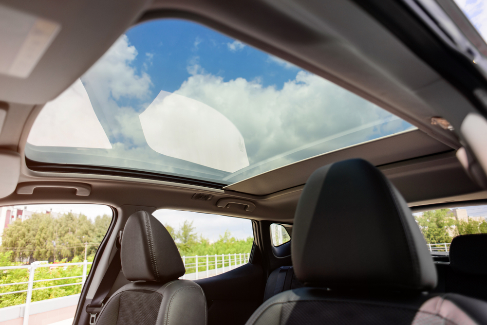 What is the Difference Between a Sunroof and a Moonroof?