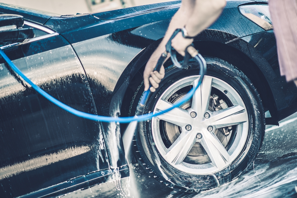 7 helpful tips for washing your car at home