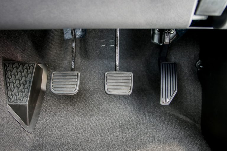 Why Drivers Should Learn How to Drive a Manual Car