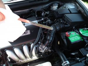 how to check your car’s oil level