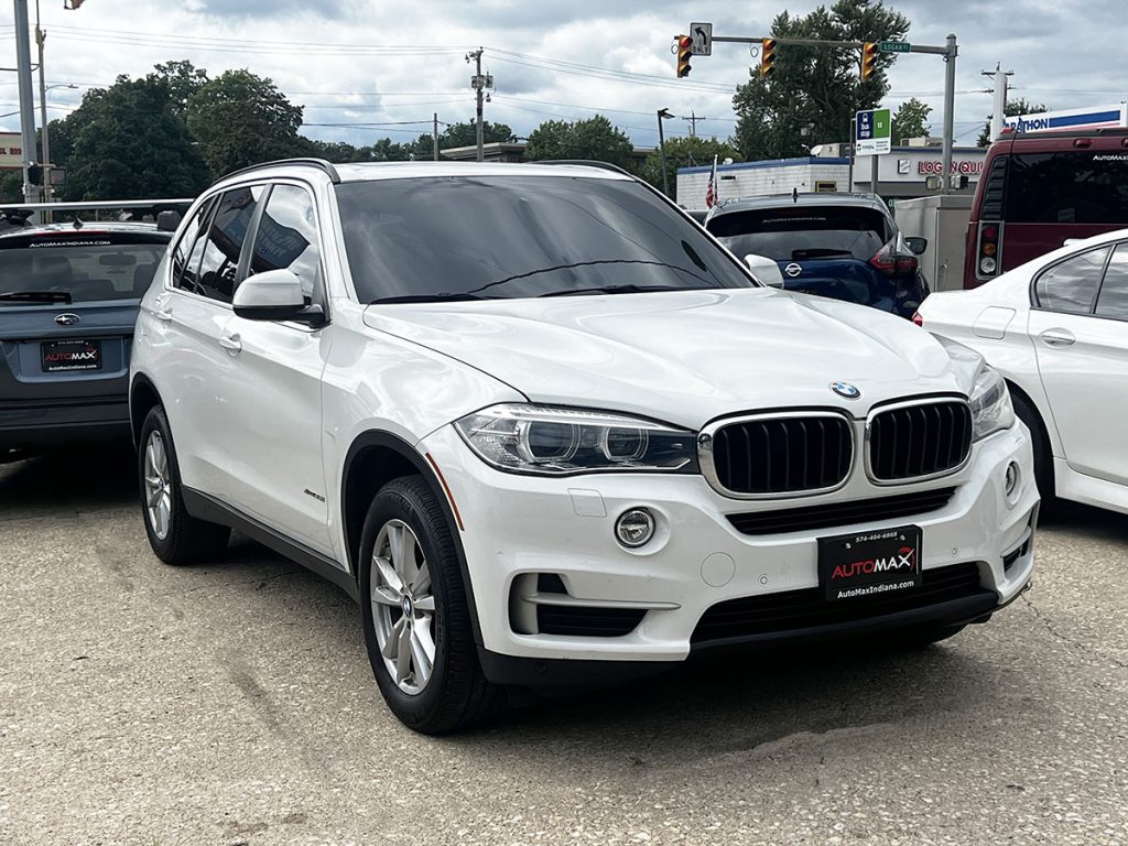 Luxury BMW X5 SUV available near Granger, IN at Automax of Indiana