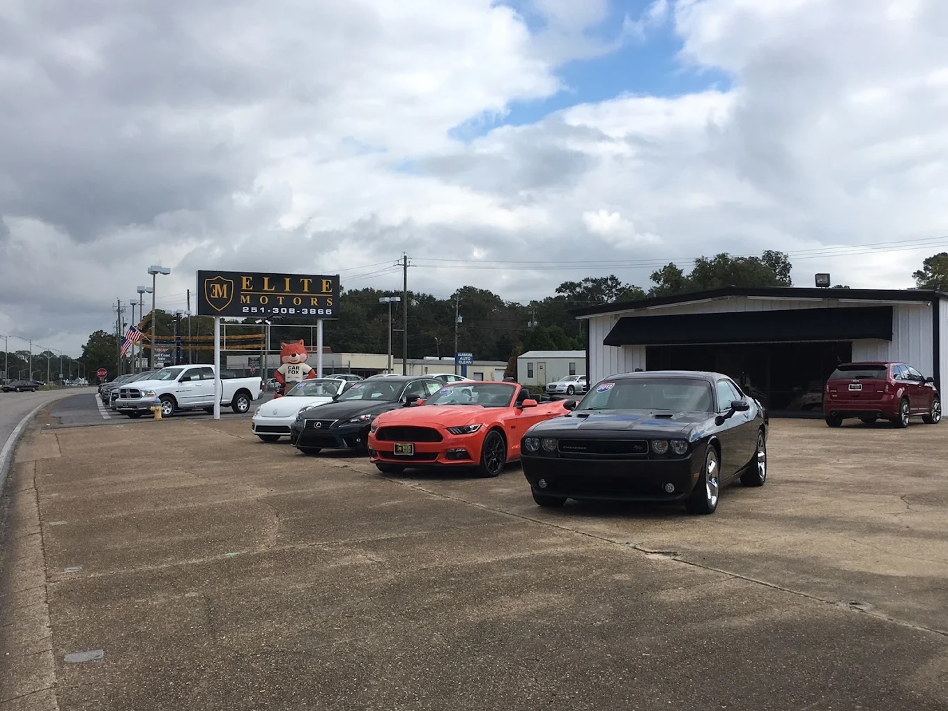 Used cars for sale Mobile AL parked in a suburban drivewaycars for sale good prices