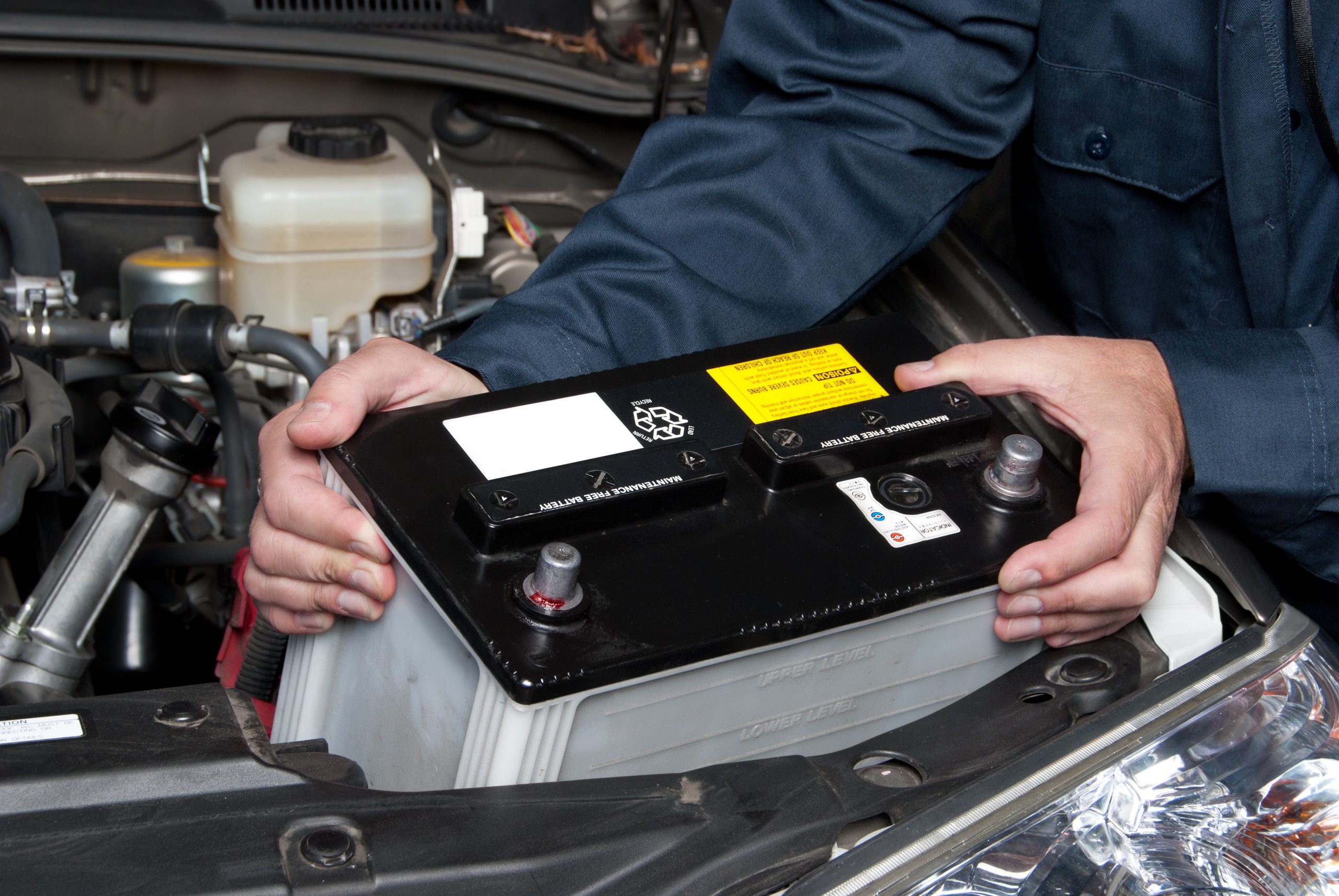 mechanic-changing-car-battery